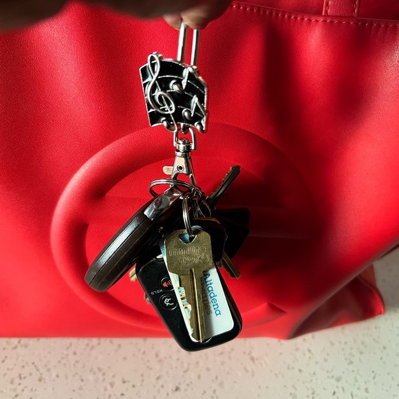 Red Pump Key Finder - Picture 5 of 8